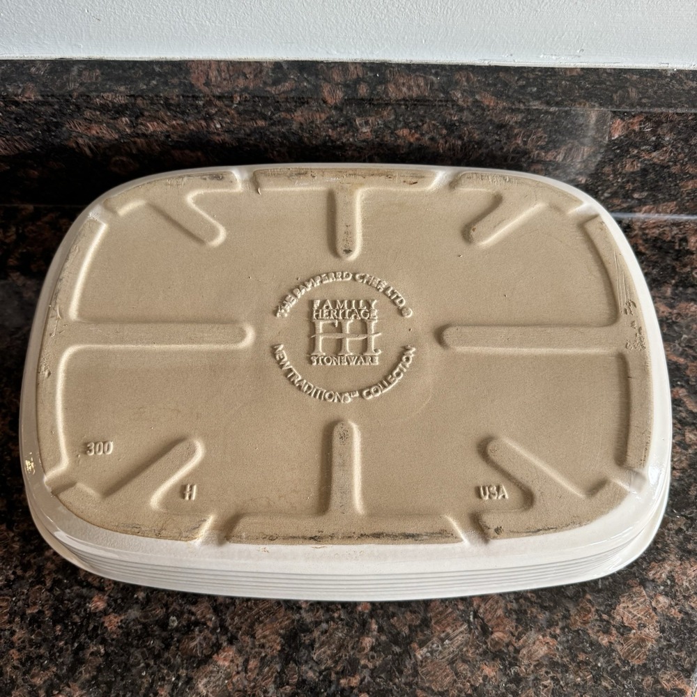 Pampered Chef Family Heritage Stoneware Rectangular Baker Vanilla Glaze 9.5x14 - Picture 2 of 5